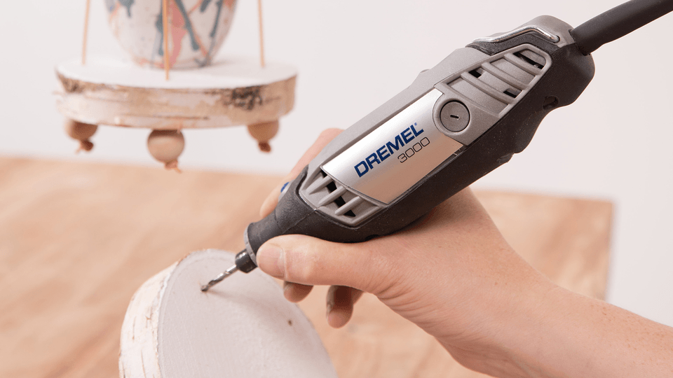 Dremel 3000 - Multiherramienta 130 W, kit con 15 accesorios y estuche,  velocidad variable 10.000 - 33.000 rpm para tallar, grabar, fresar, amolar,  limpiar, pulir, cortar y lijar : : Bricolaje y herramientas